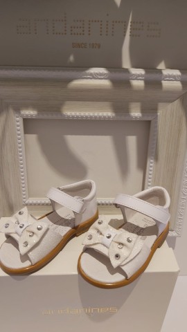 Andanines White  Smaller Girl Glitter Bow Sandals
