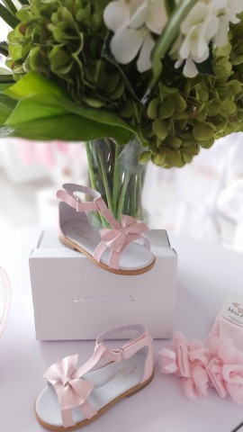 Pretty originals pink patent sandals 