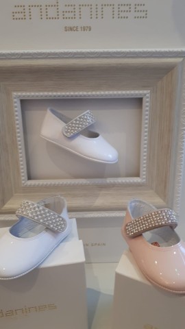 Andanines diamante & pearl strap pram shoes 